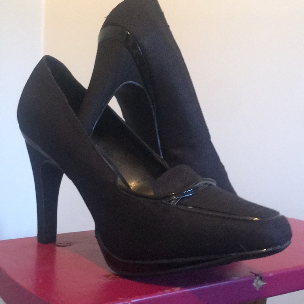 Black dress shoes